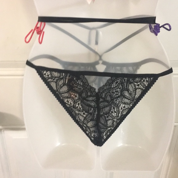 Black lace panty - Picture 2 of 2